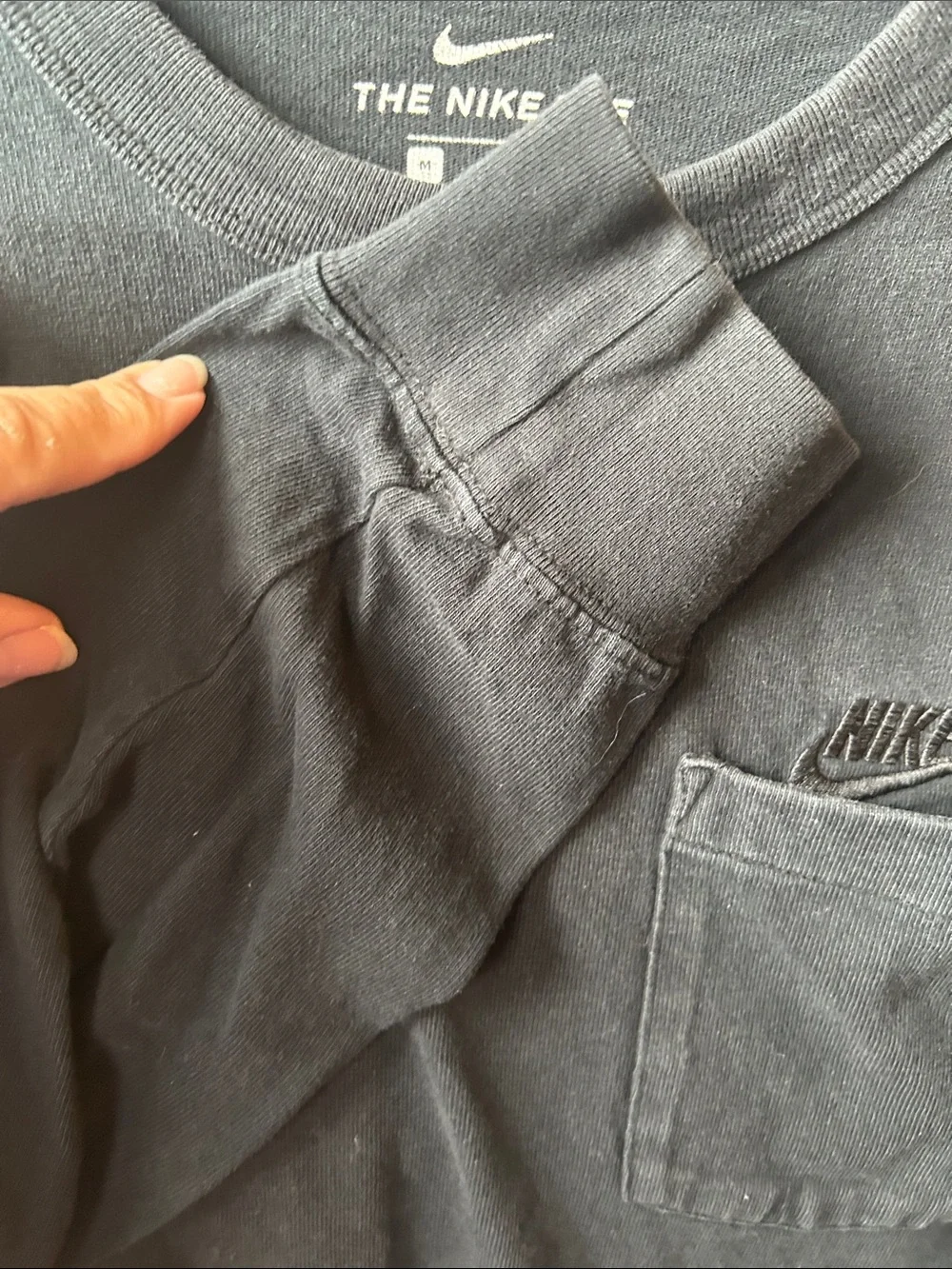 Nike Men’s Black Long-Sleeve Pocket Tee size M